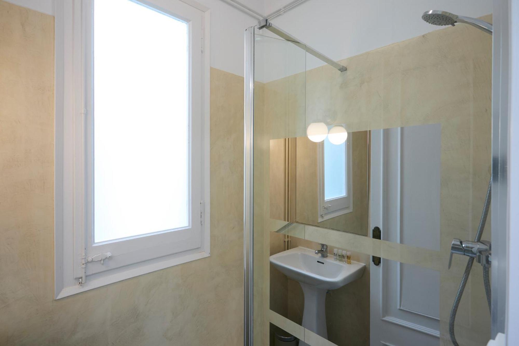 63Par1016- Sunny Apartment In Paralel บาร์เซโลนา ภายนอก รูปภาพ